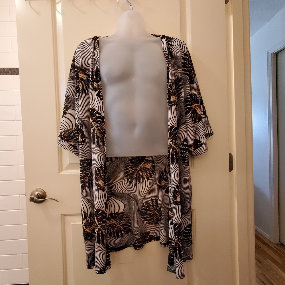 ROYAL ROSE Leaf Design Kimono